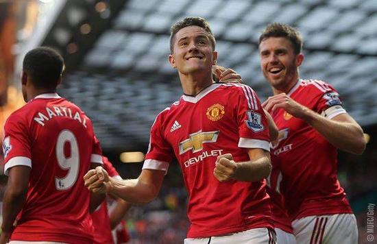 何坚信赢得 何坚信赢得