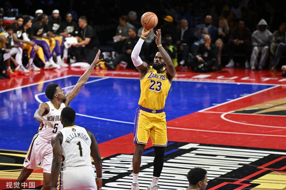 背后折射出 背后折射出